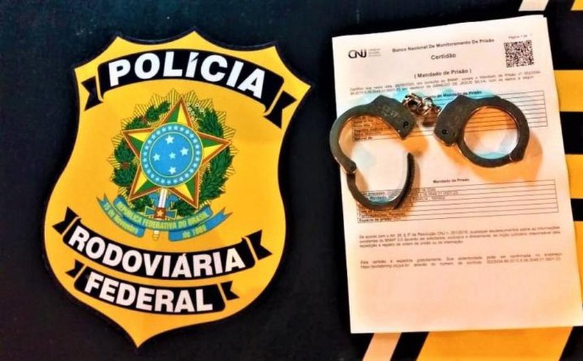 PRF prende homem com mandado de prisão em Palmeira dos Índios