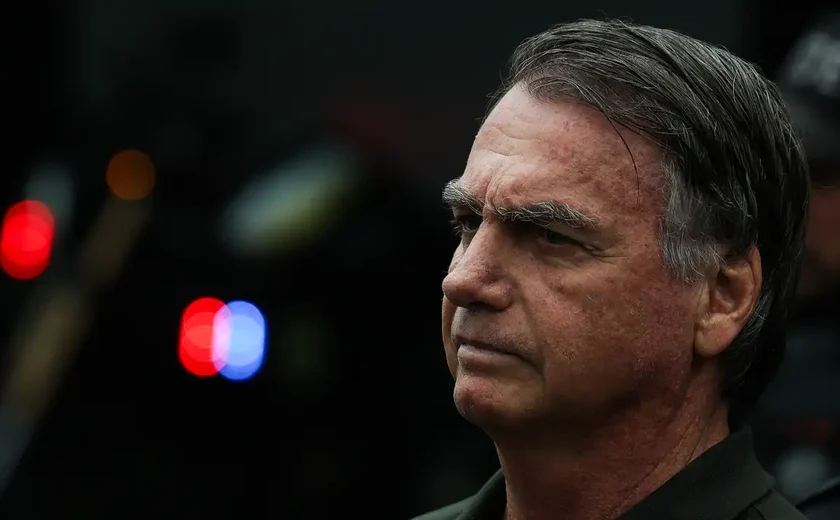 Defesa pede revogação de medidas cautelares contra Jair Bolsonaro