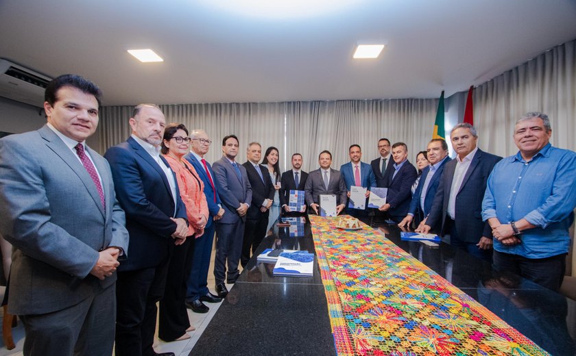 Paulo Dantas entrega LOA 2024 e PPA na Assembleia e destaca integração entre os poderes