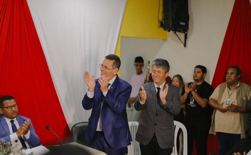 Geo Cruz toma posse como prefeito de Ibateguara