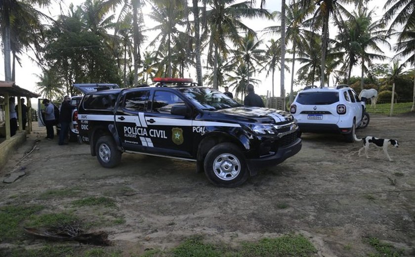 Estupro e ameaças: Polícia prende mulher acusada de crimes praticados contra enteada de 15 anos