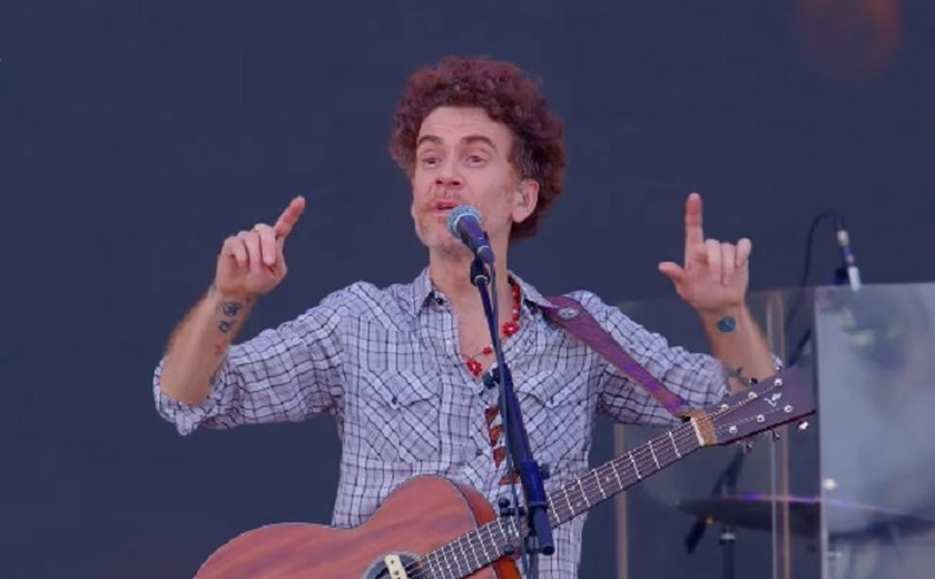 'O Brasil só vai ter jeito na hora da prisão do Bolsonaro', diz Nando Reis durante apresentação em show com prefeito bolsonarista
