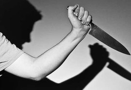 Feirante mulher na nuca com faca durante discussão no Jacintinho