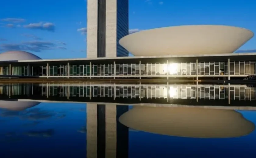 Senado avança em projeto que obriga escolas a adotarem medidas de segurança