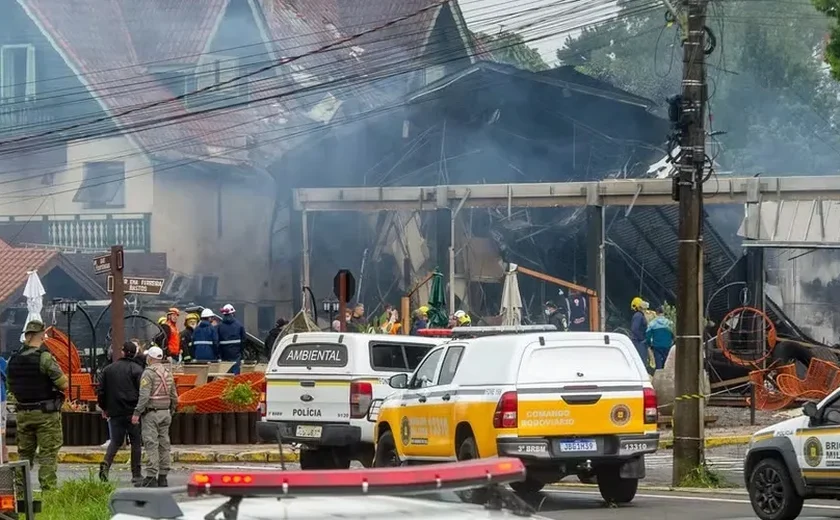 Avião cai em Gramado e ao menos 10 pessoas morrem