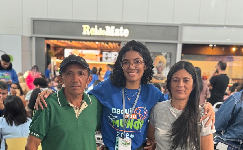 Santana do Mundaú no mundo: estudante Wendy Feelix retorna de intercâmbio na Inglaterra