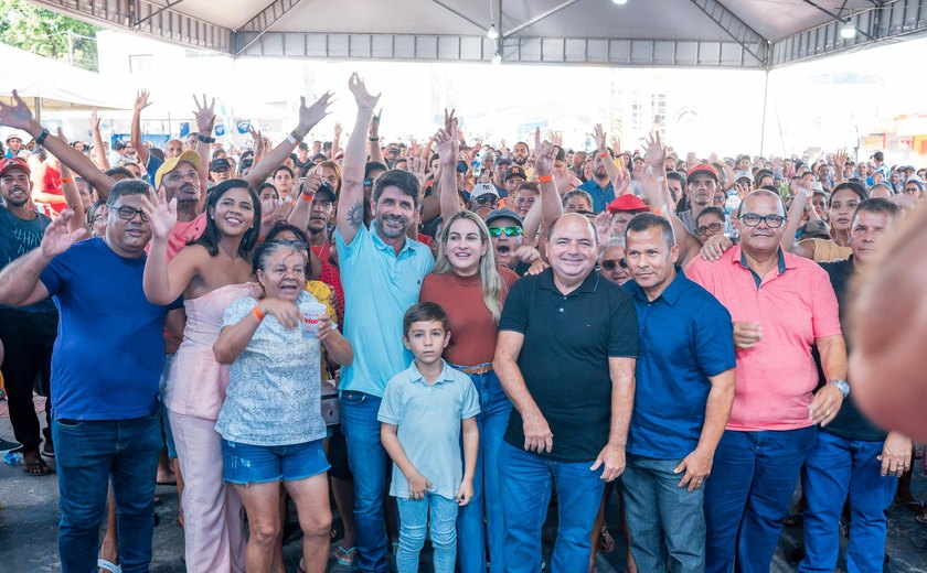 Junior Menezes celebra o 1º de Maio com festa popular, sorteios e anúncio de reajustes no salário do servidor público