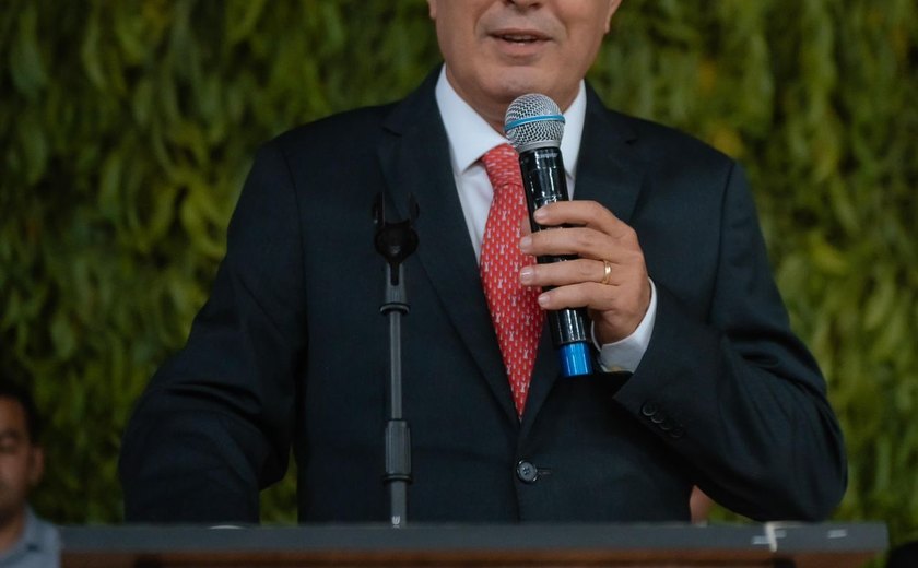 Prefeito reeleito de Branquinha, Neno Freitas, toma posse