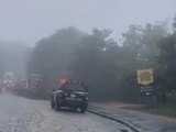 Operação retira destroços de ônibus acidentado na Serra da Barriga