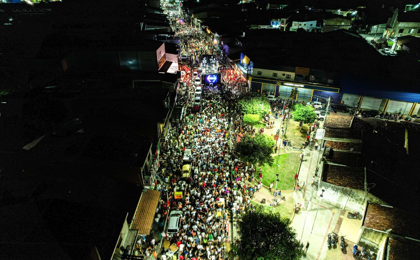Bloco da Paz se consolida como a maior prévia carnavalesca da região. Prefeito Junior anuncia Bel Marques para a próxima edição