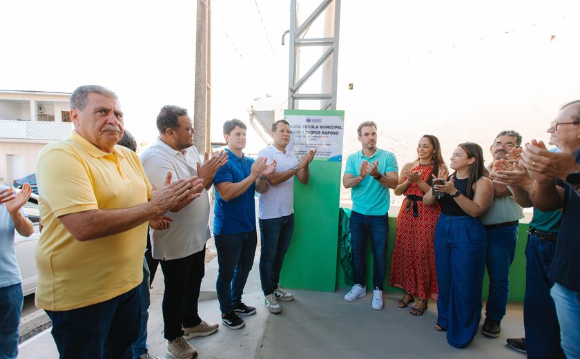 Olavo Neto encerra mandato com entrega de creche, quadra esportiva e ônibus escolares