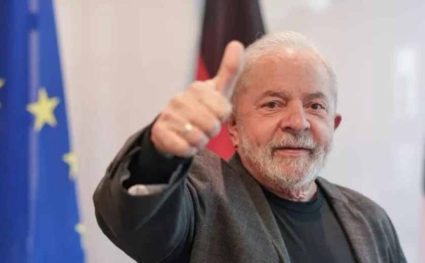 Lula está “lúcido, conversando e passou a noite bem”, diz novo boletim