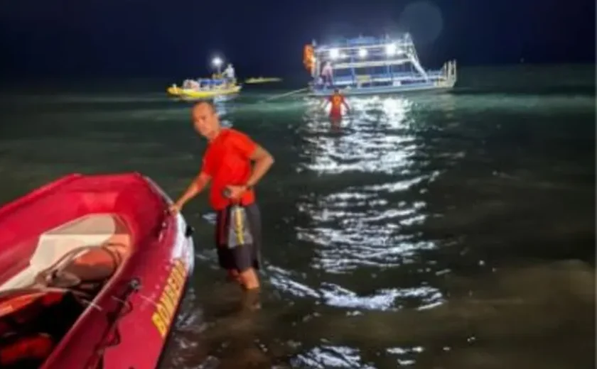Marinha abre inquérito para investigar embarcação que virou na Ponta Verde
