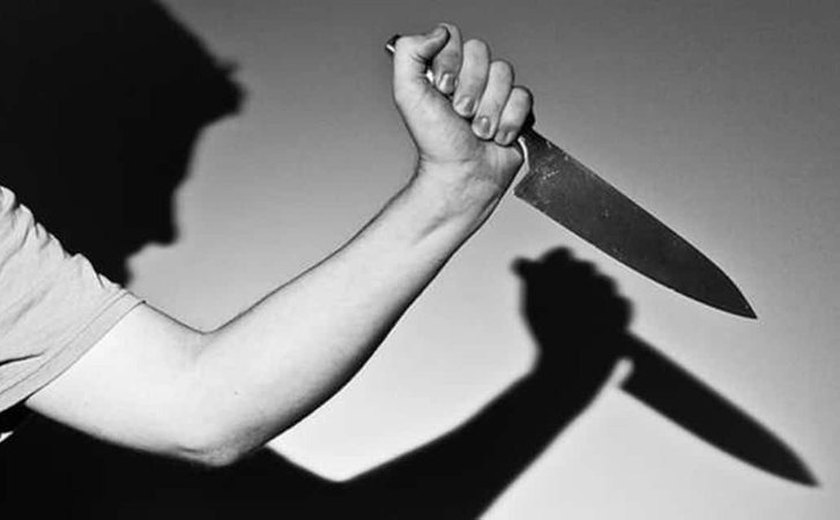 Feirante mulher na nuca com faca durante discussão no Jacintinho