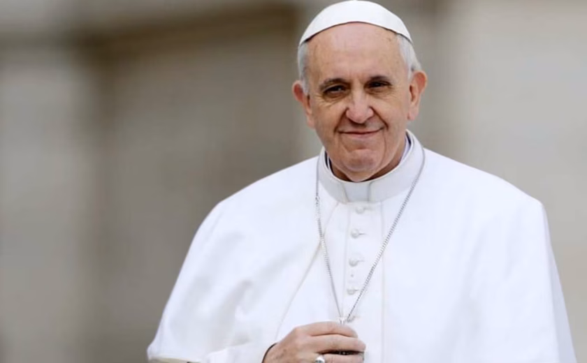 Papa Francisco está com insuficiência renal e segue em estado crítico, anuncia Vaticano