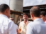 Após notificar a granja e exigir cumprimento de normas sanitárias, Junior Menezes reúne vereadores e secretários e faz visita de fiscalização ao empreendimento