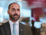Pressão Popular Cresce: Mais de 400 Mil Assinam Pedido de Cassação de Eduardo Bolsonaro