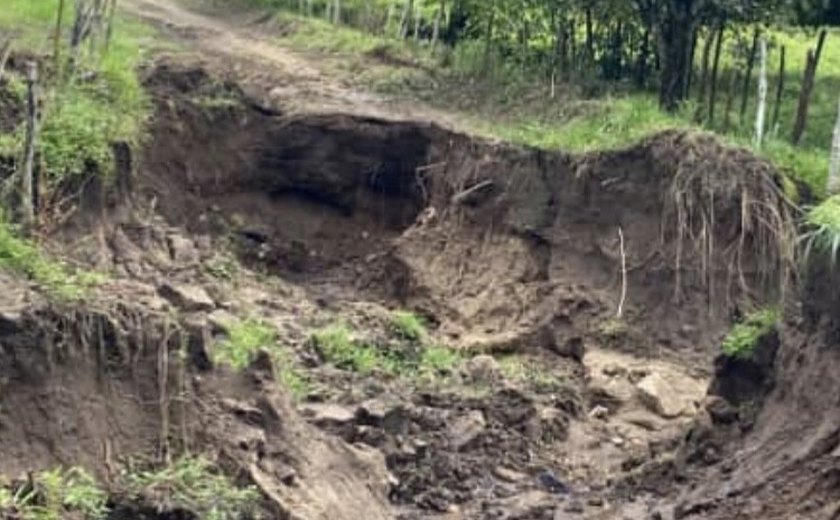 Cratera se Abre em Estrada de acesso ao Sítio Serra Preta em União dos Palmares