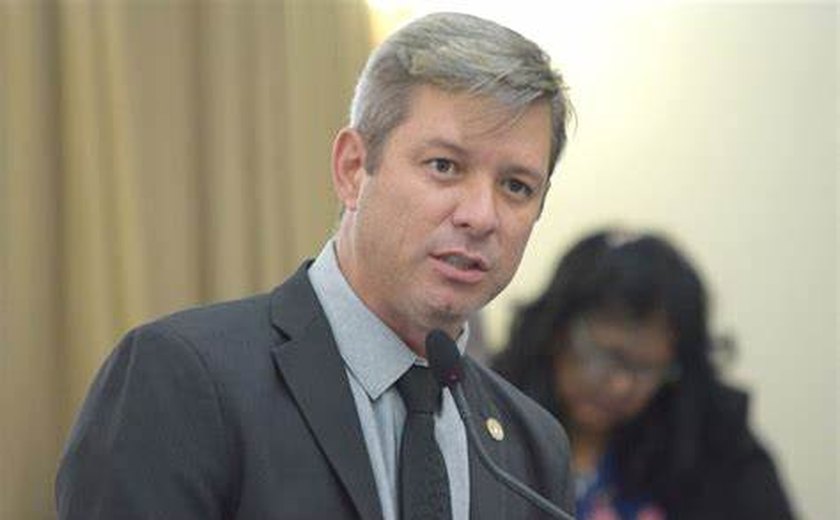 Deputado propõe lei para proibir uso de bonecos reborn em serviços públicos de saúde em Alagoas