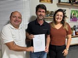 Junior Menezes concede reajuste salarial de 7% para servidores da Educação