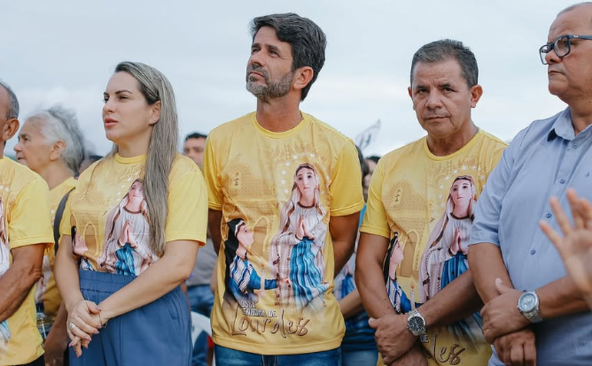 Junior Menezes acompanha procissão de Nossa Senhora de Lourdes no distrito Rocha Cavalcante