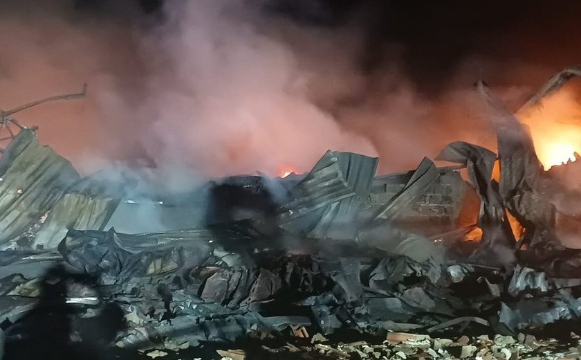Combate a incêndio em fábrica de Maceió durou quase 12 horas