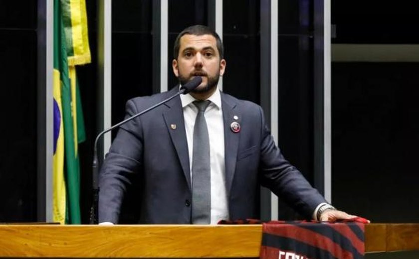 Trocas de mensagens entre deputado Carlos Jordy e golpistas motivaram buscas da PF