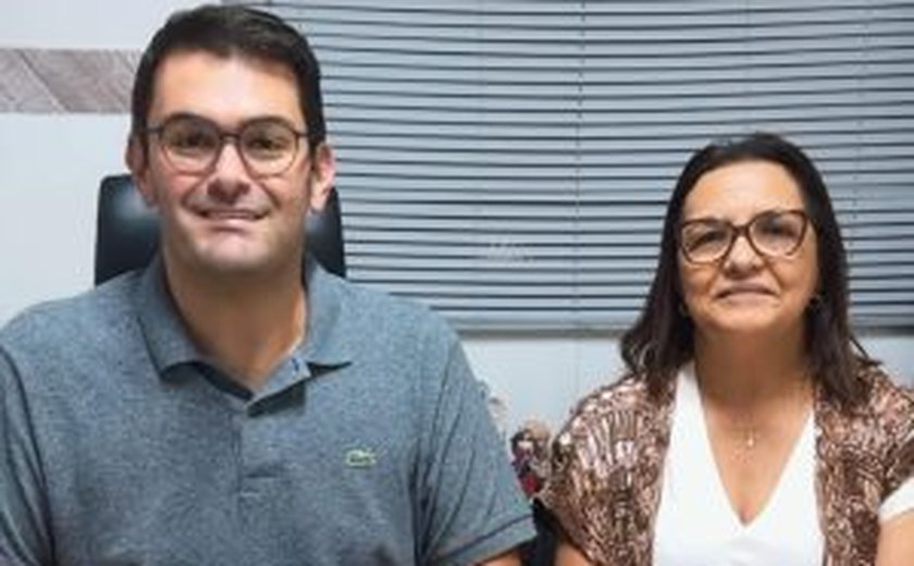 Prefeito de Alagoas anuncia reajuste de 12% para Educação, mais do que o dobro concedido pelo Estado e Maceió