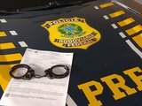 PRF prende homem por crimes de roubo e associação criminosa, em Maceió/AL