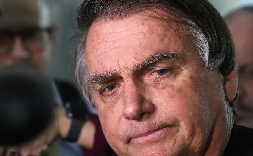 Após cirurgia, Bolsonaro segue na UTI sem previsão de alta