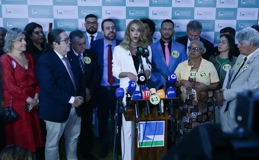 PEC contra escala 6x1 é protocolada na Câmara com 234 assinaturas