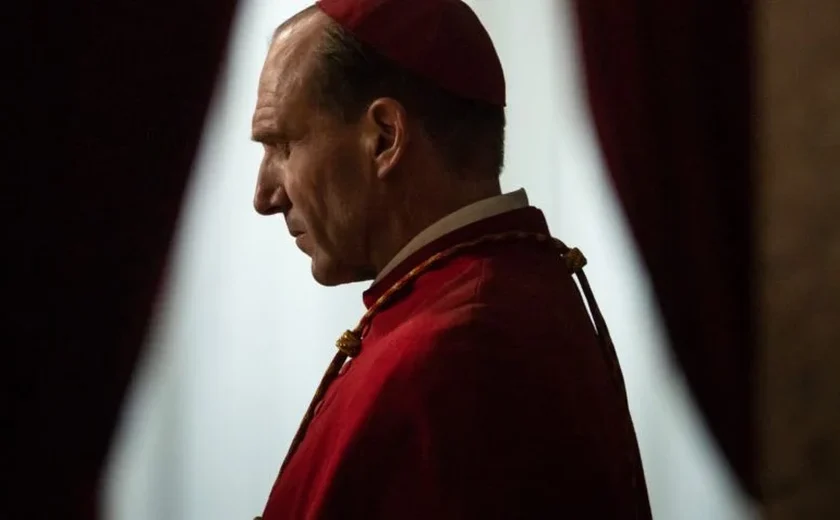 Filme “Conclave” lidera audiência na Prime Video no Brasil após morte do papa Francisco