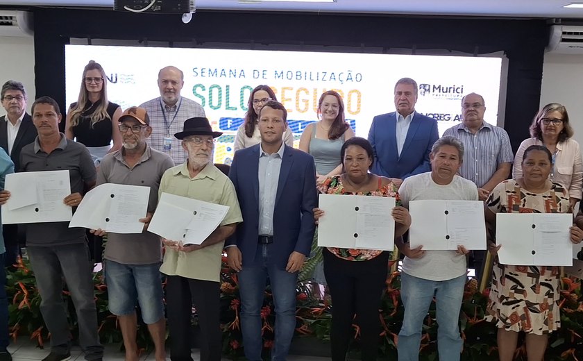 Prefeitura de Murici regulariza moradias de 40 famílias em ação da 'Semana Solo Seguro Favela
