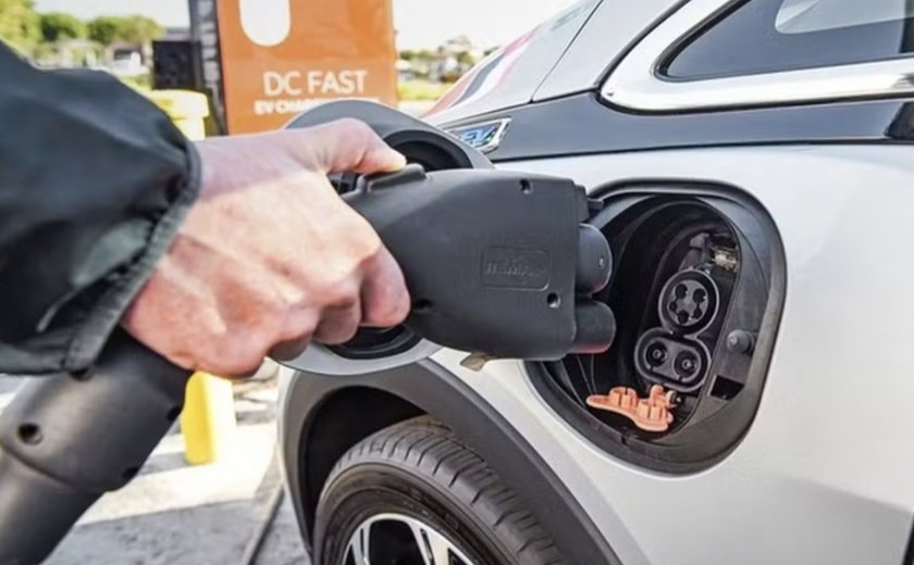 Alagoas aprova lei que facilita instalação de carregadores para carros elétricos em condomínios