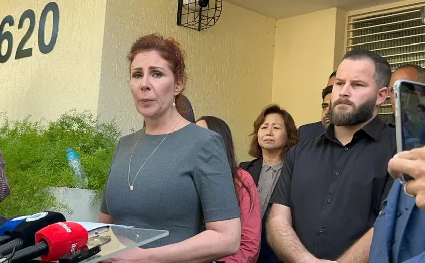 Deputada Carla Zambelli deixa o país após condenação e pede licença do mandato
