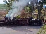 Carreta tomba na Ladeira da Melancia em São José da Laje