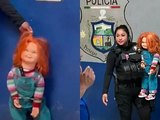 Chucky é algemado e preso após dono assustar pessoas com faca no México
