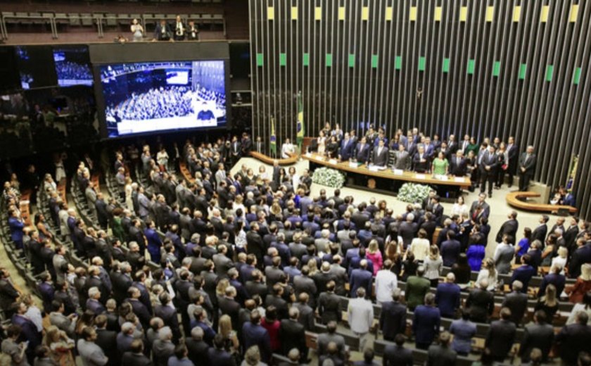 Câmara aprova projeto que exclui gastos com saúde e educação do teto de gastos