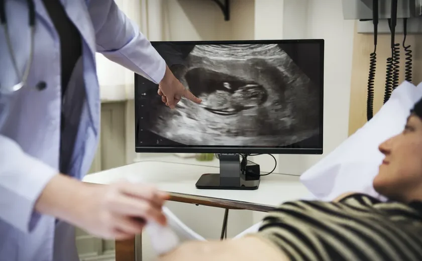 Aborto legal: TJ suspende lei que obriga mulher a ver imagem de feto