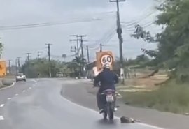 Homem que arrastou cachorro atrás de moto em Rio Largo foi identificado pela polícia