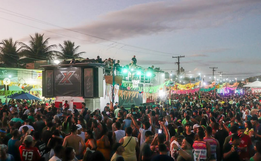 Bloco Onda Verde arrasta multidão no Carnaval de Messias