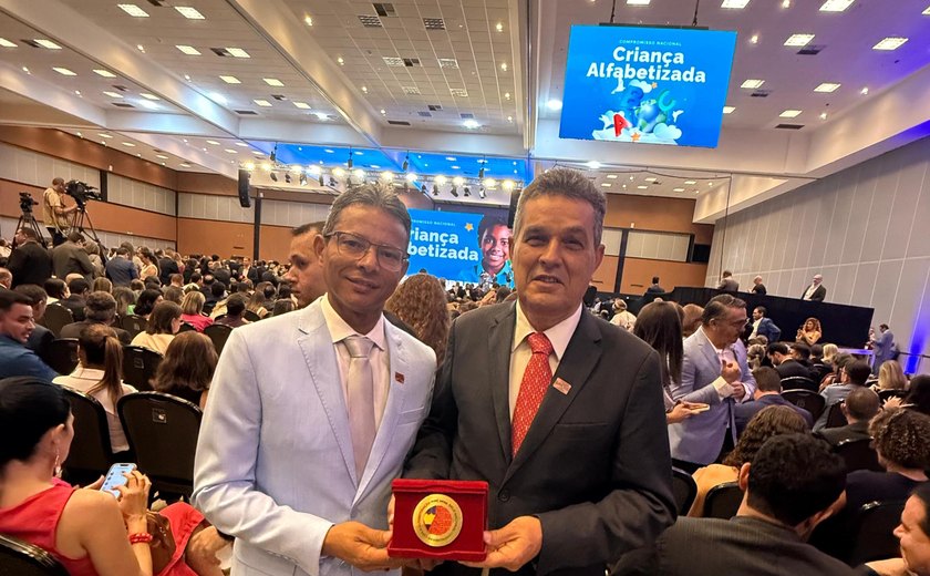 Em Brasília, Branquinha recebe Selo Ouro do Compromisso Nacional da Alfabetização
