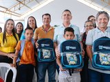 Prefeito de Ibateguara visita escolas e creches para entregar 2.500 kits escolares