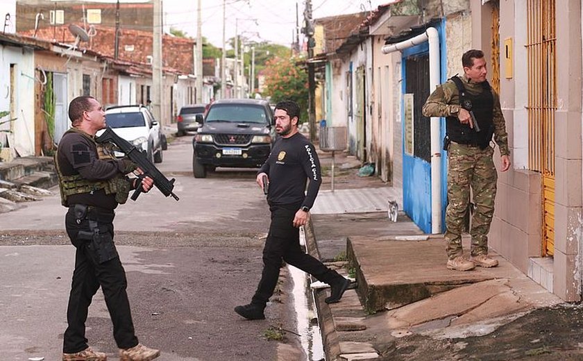 Três são presos em operação contra homicídio, roubo e tráfico de drogas, em Maceió