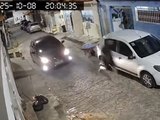 Jovem de 20 anos é baleado por motociclista no Jacintinho, em Maceió