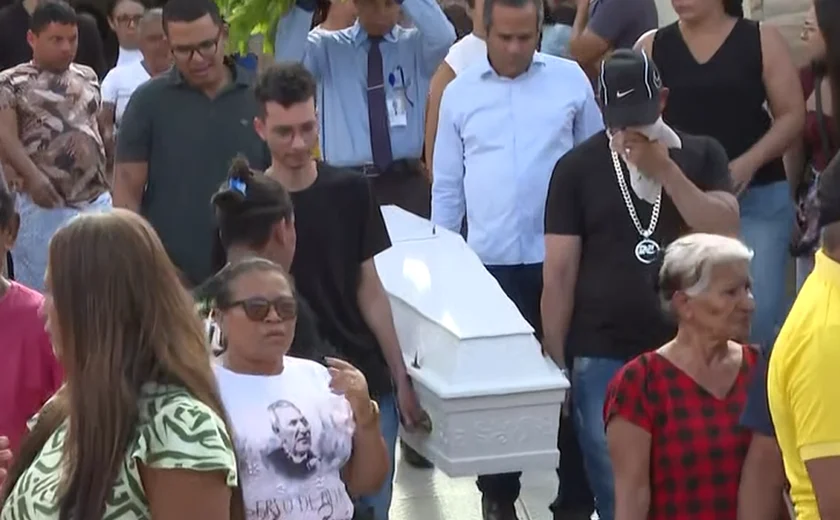 Menino de 10 anos morto após ser feito refém pelo pai é sepultado sob forte comoção em Alagoas