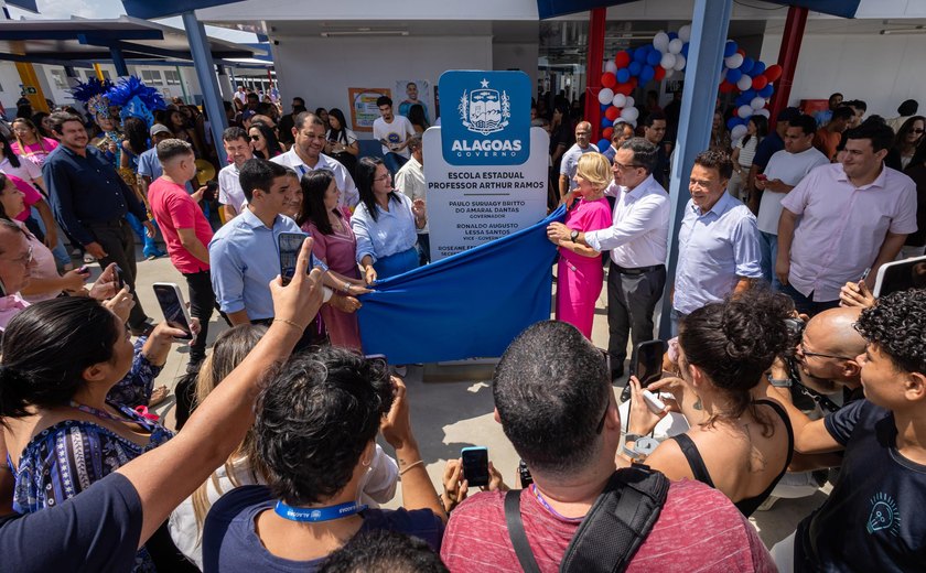 Governo de Alagoas autoriza construção de 300 unidades habitacionais e entrega escola no Pilar