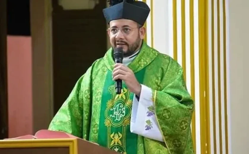 Padre de Penedo é acusado de assédio sexual e tem arma apreendida