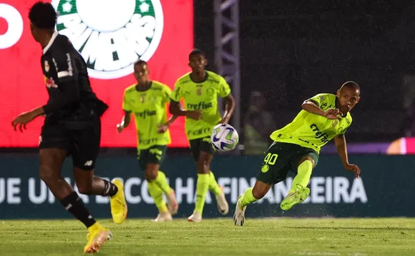 Bragantino vira sobre o Palmeiras e assume a vice-liderança do Brasileirão