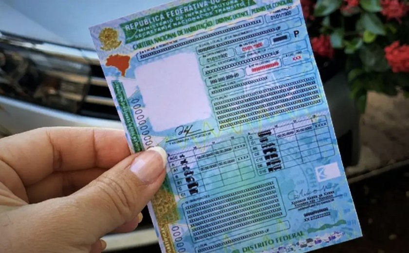 Governo anuncia cursos gratuitos para CNH e flexibiliza processo de retirada da carteira